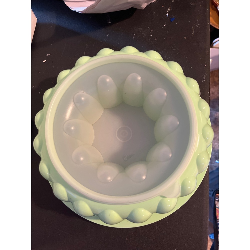 Tupperware Jel-N-Serve Jello Mold Lime Green Vintage 1202 4 Cup with Lid Seal